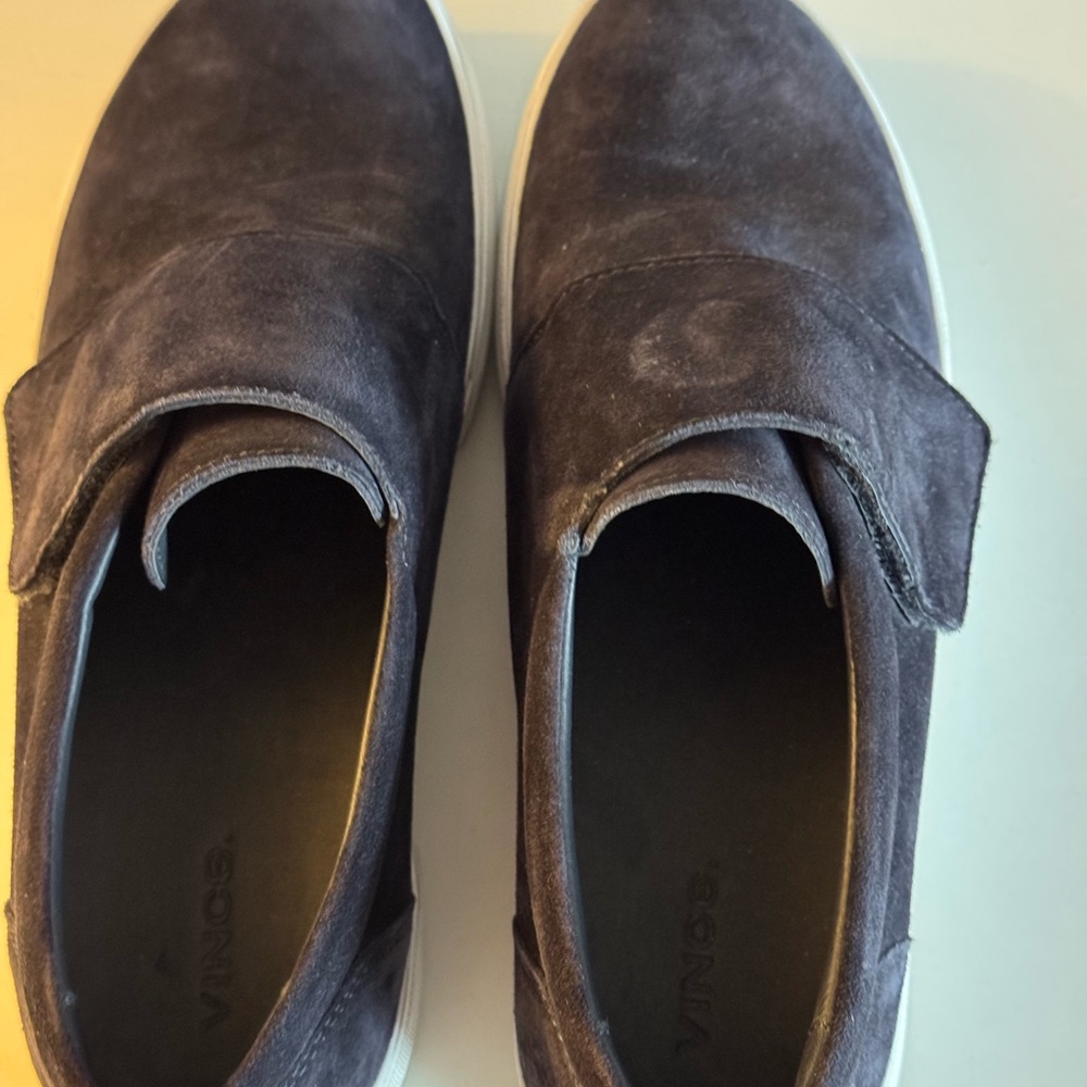 Vince women’s Gray Suede Shoes